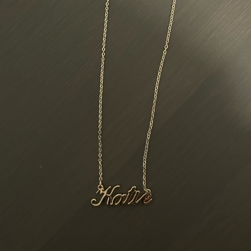 Super cute gold “katie” necklace